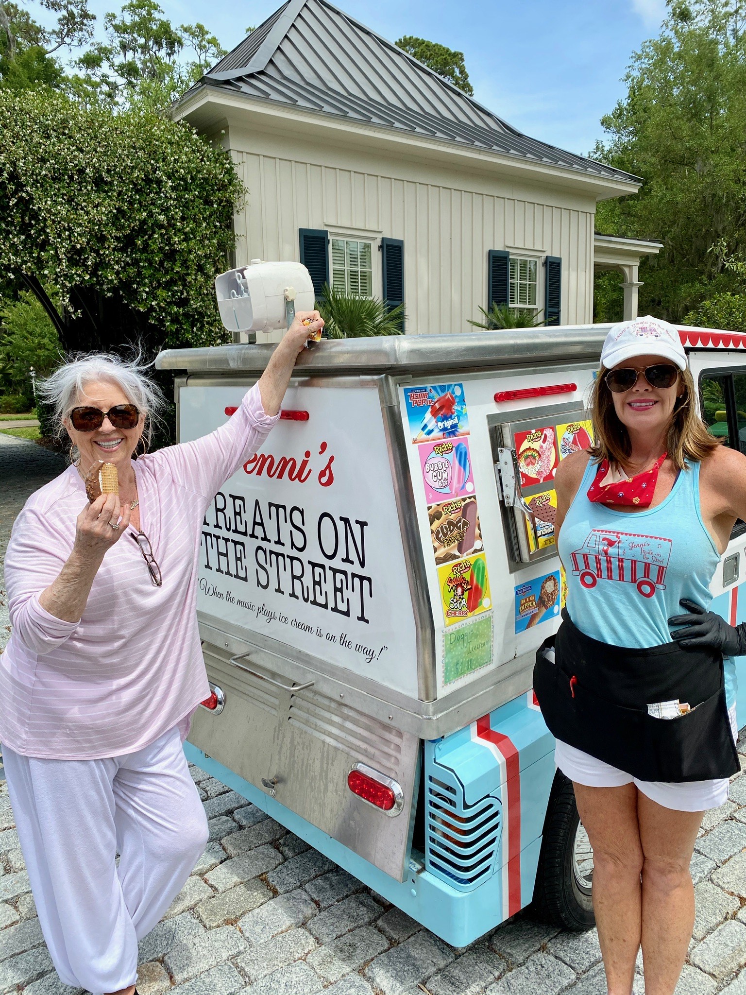 Paula Deen eating ice cream from Birdie Lu's